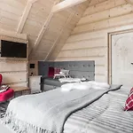 Chalet Goralski Premium Niedzwiedzia Gawra & Sauna, Balia By Rentilopl Poronin